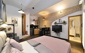 Manuela Varsavska Studio Apartments